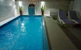 Sobrado aconchegante com Piscina Ar Condicionado 3 quartos a 150 metros do mar no Brejatuba